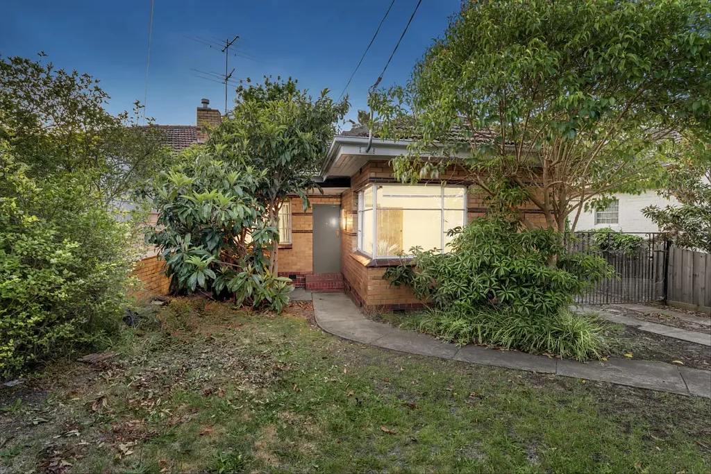 Classic Art Deco Charm with Spacious Backyard