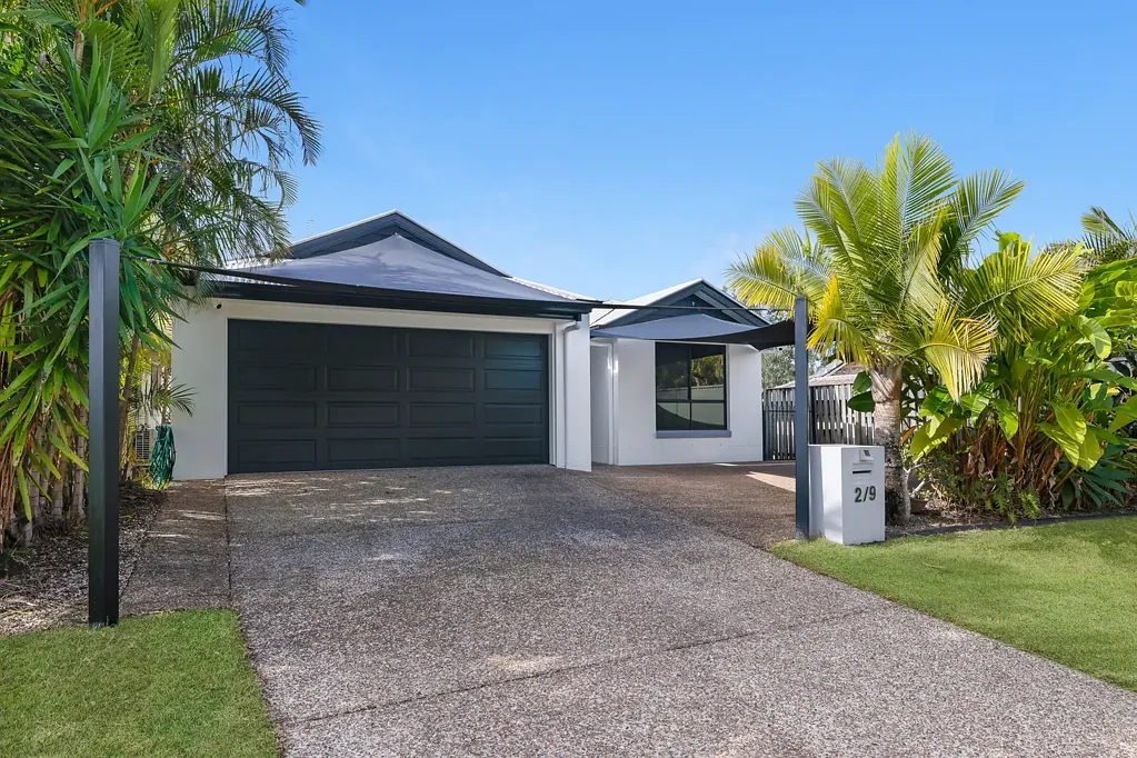 2/9 Coonowrin Street, Pacific Pines, QLD 4211