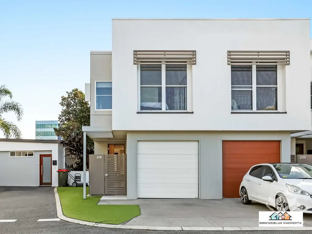 Robina 3 Bedroom End unit for sale - offer above $1,000,000