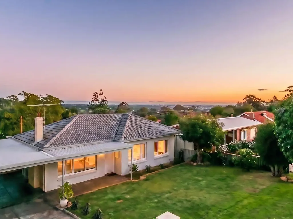 Swan View 3房  Swan View Heights. Circa 1960's cottage