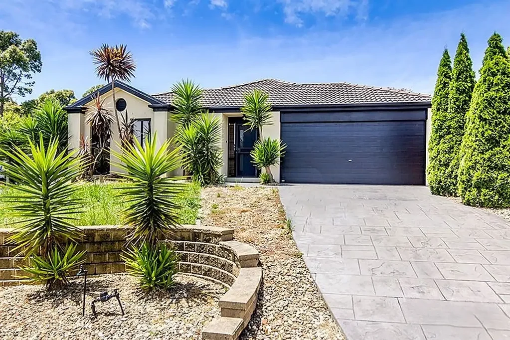 11 Glenshee Drive, Lynbrook, VIC 3975, 3 Bedrooms, 2 Bathrooms, House