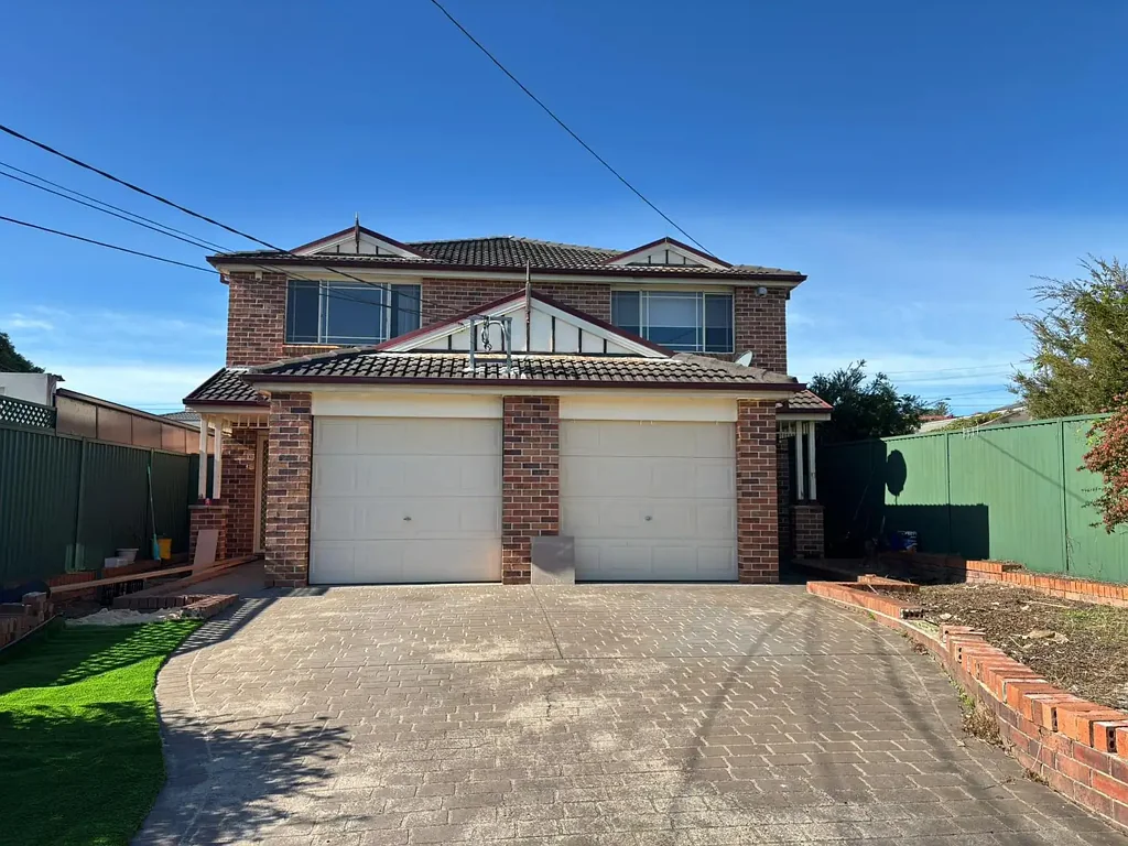 Three Bedroom Home - Close to Schools & Transport