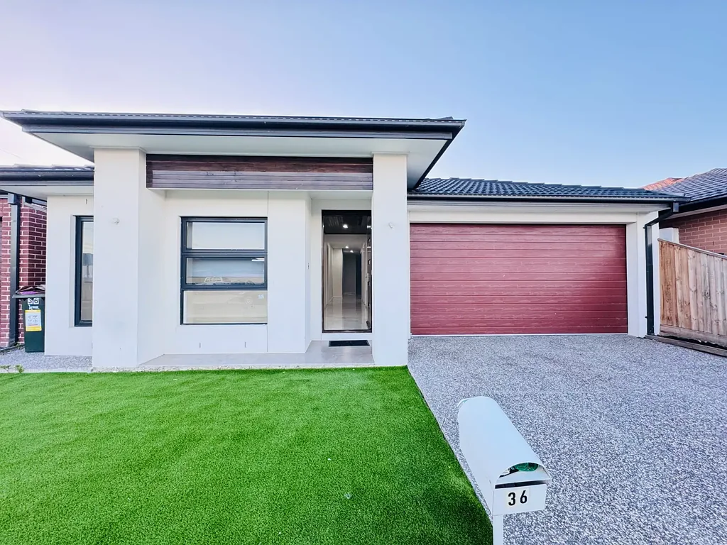 Spacious 4 Bedroom House Available for Rent in Mickleham !!!