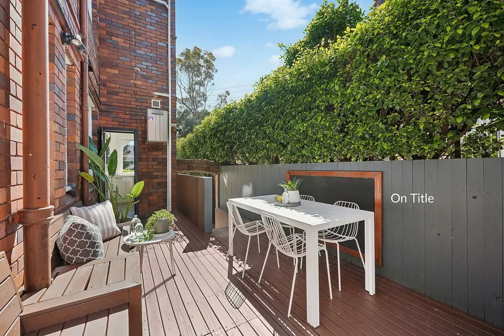 North Bondi 2ห้องนอน North-Facing Garden Apartment With Approx 95sqm On Title In Premium Location (Private Dual Access via Warners Avenue)