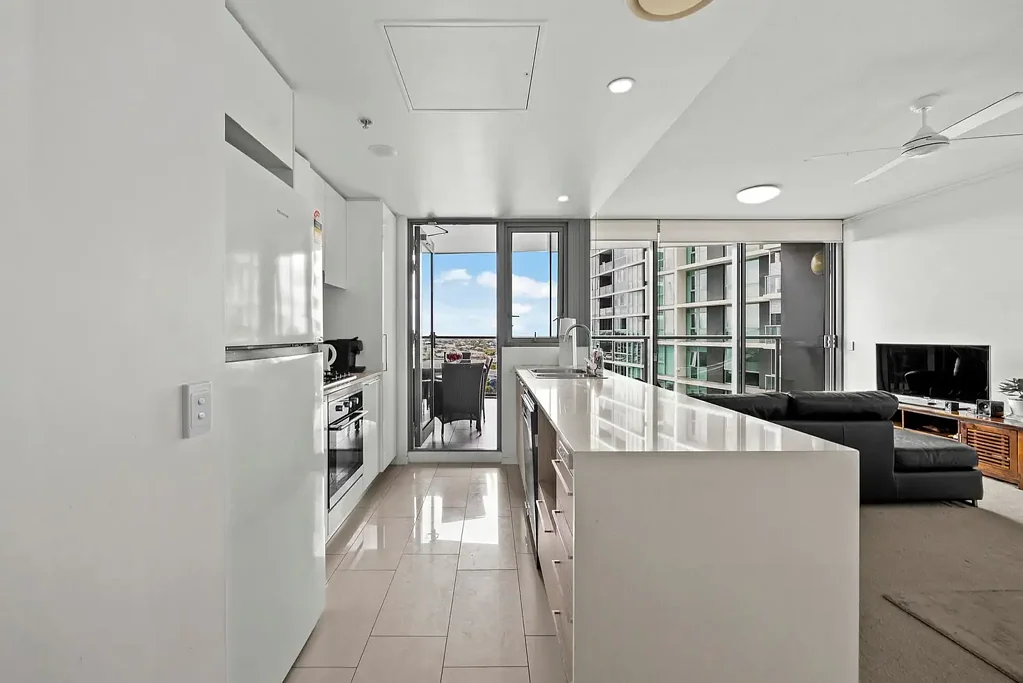 FULLY FURNISHED APARTMENT – HAMILTON HARBOUR
