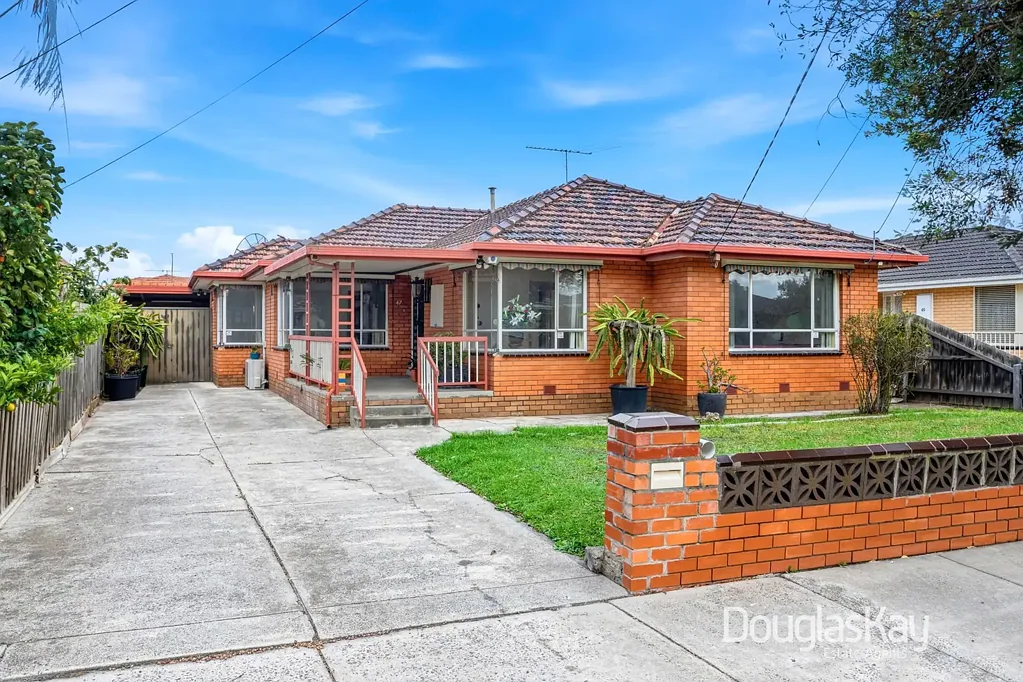 Sunshine West 3Habitaciones Timeless Charm on 574m² – Perfect for Families & Savvy Investors.