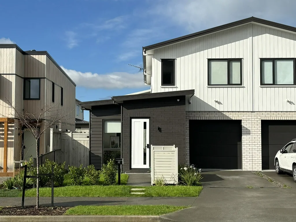 Spacious Duplex in Waiata Shores