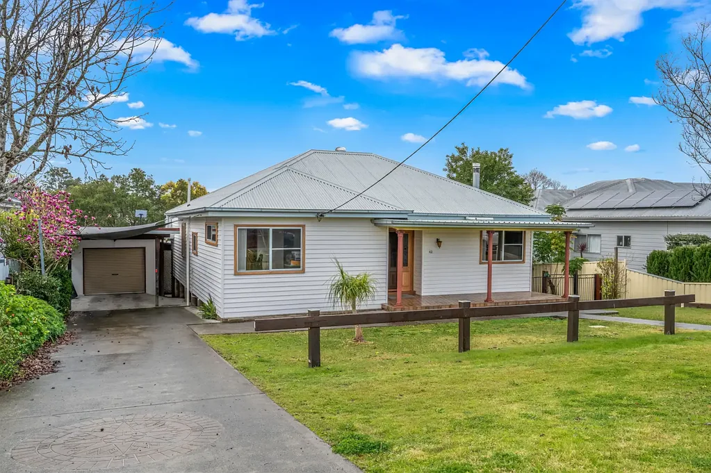 Gloucester 4房  Great Family Home with Space, Comfort & Rear Lane Access