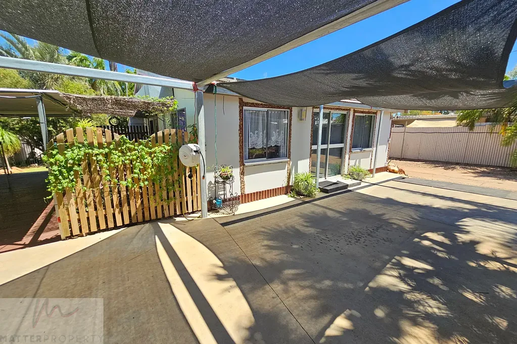 Delightful dual living in your own oasis