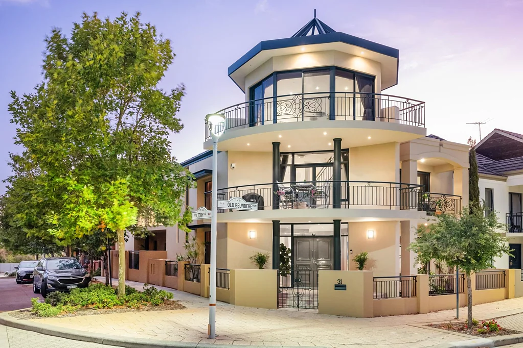 East Perth 4ਬੈੱਡਰੂਮ Elegant Proportions, Versatile Living, and Grand Design