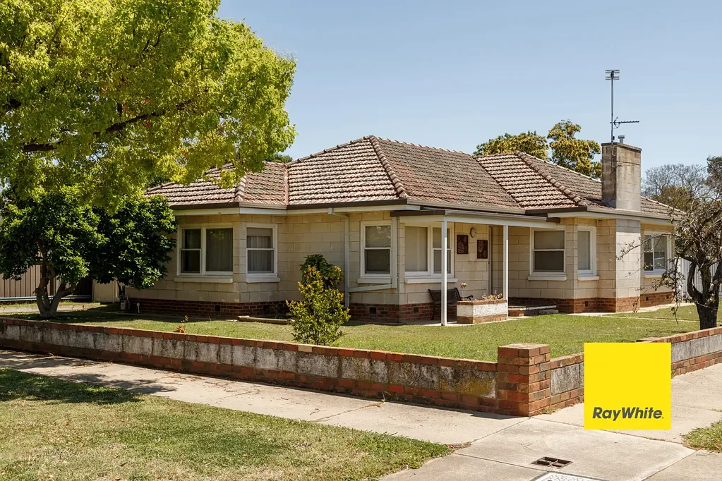 Tatura 3房  Charming Home in Prime Central Location
