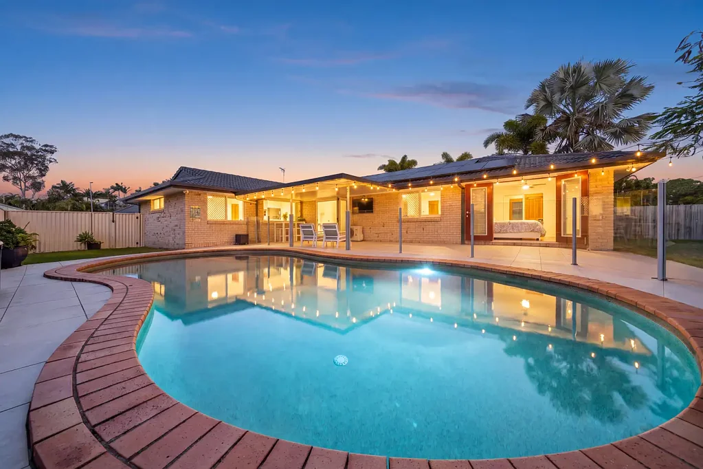 Burleigh Waters 4 Slaapkamer Exceptional Space for Family Living and Entertaining