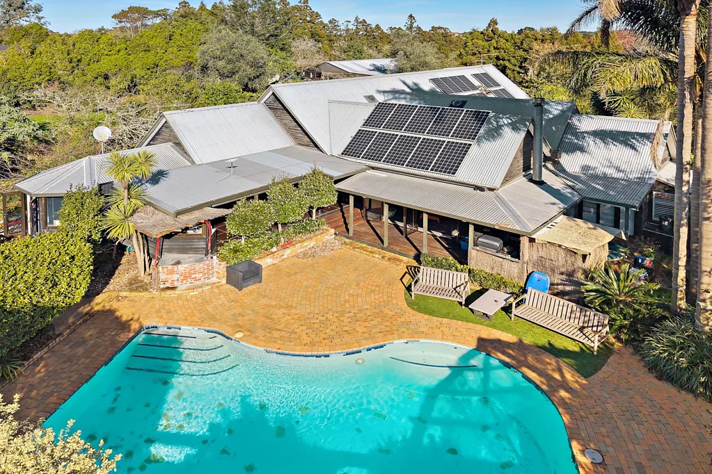 Ramarama 5 Slaapkamer SUPERBLY DESIGNED RESORT-STYLE RESIDENCE