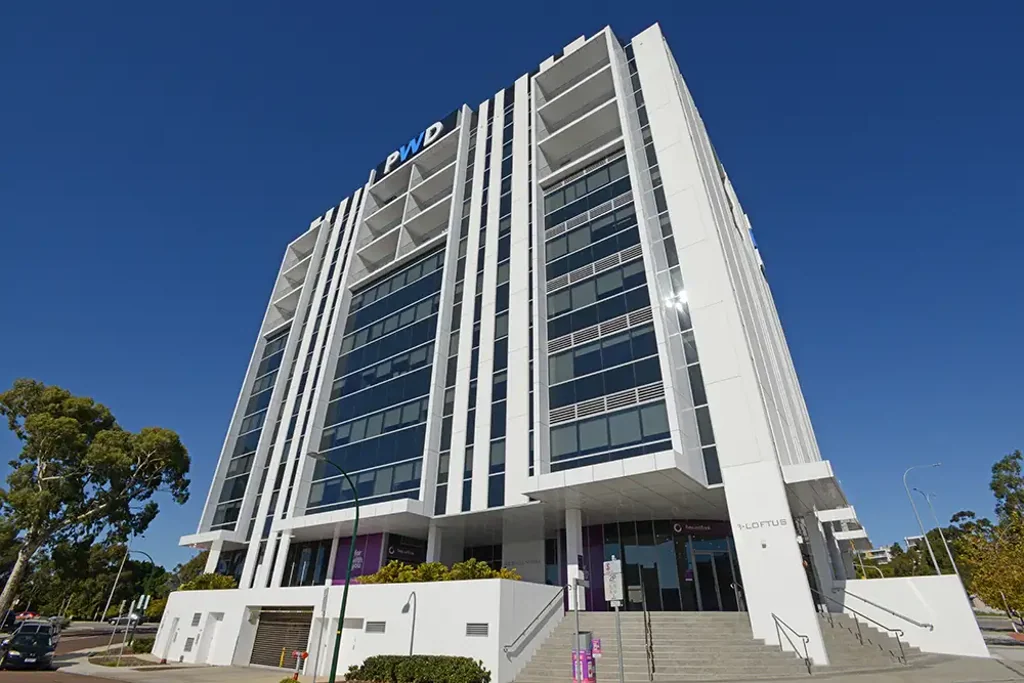 SUPERBLY APPOINTED EXECUTIVE STYLE APARTMENT