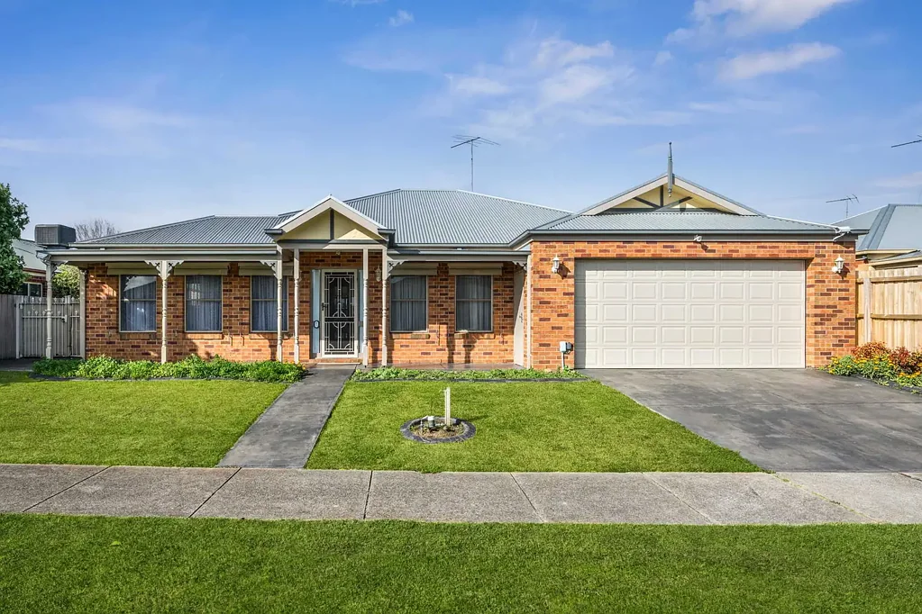 Stylish Family Living in a Quiet Court Location