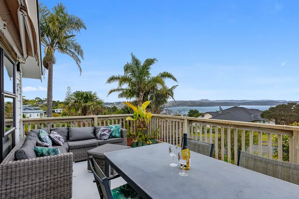 Snells Beach 3બેડરૂમ Welcoming Coastal- Views and Versatility