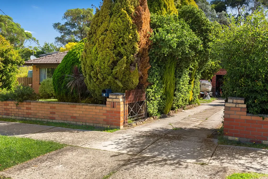 Berwick 3 Bedroom A Plethora of Potential on 951sqm