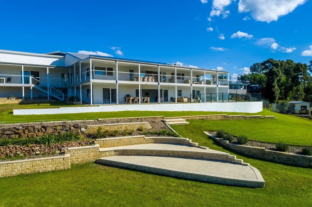 Conjola Park 4chambre LUXURIOUS LAKESIDE LIVING