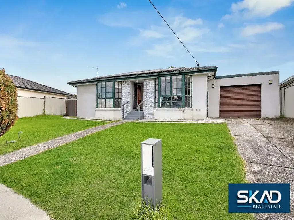 Spacious Family Home in Prime Craigieburn Location !!