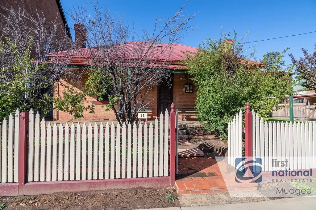 SPACIOUS FURNISHED & SERVICED PROPERTY CLOSE TO MUDGEE CBD