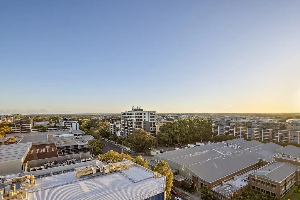 Luxury Oversized Apartment with Spectacular City & Water Views in Downtown Zetland