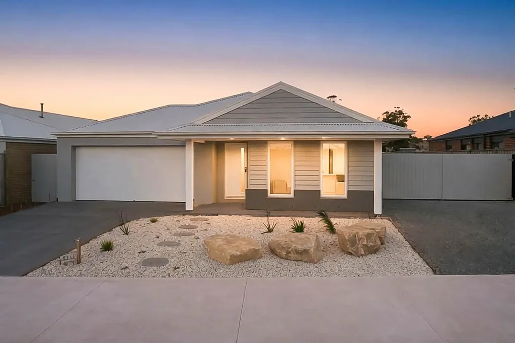 Warragul 4房  Brand New Home with Side Access