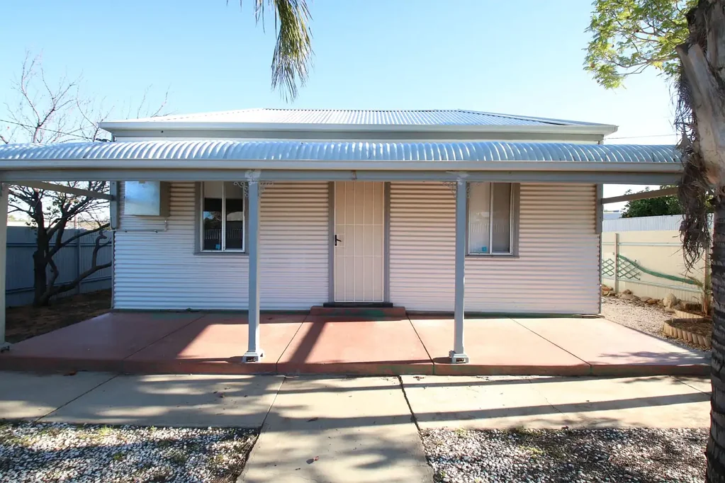 3 Nicholls Street