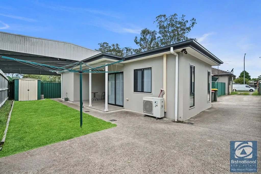 MODERN 2-BEDROOM GRANNY FLAT IN MACQUARIE FIELDS!