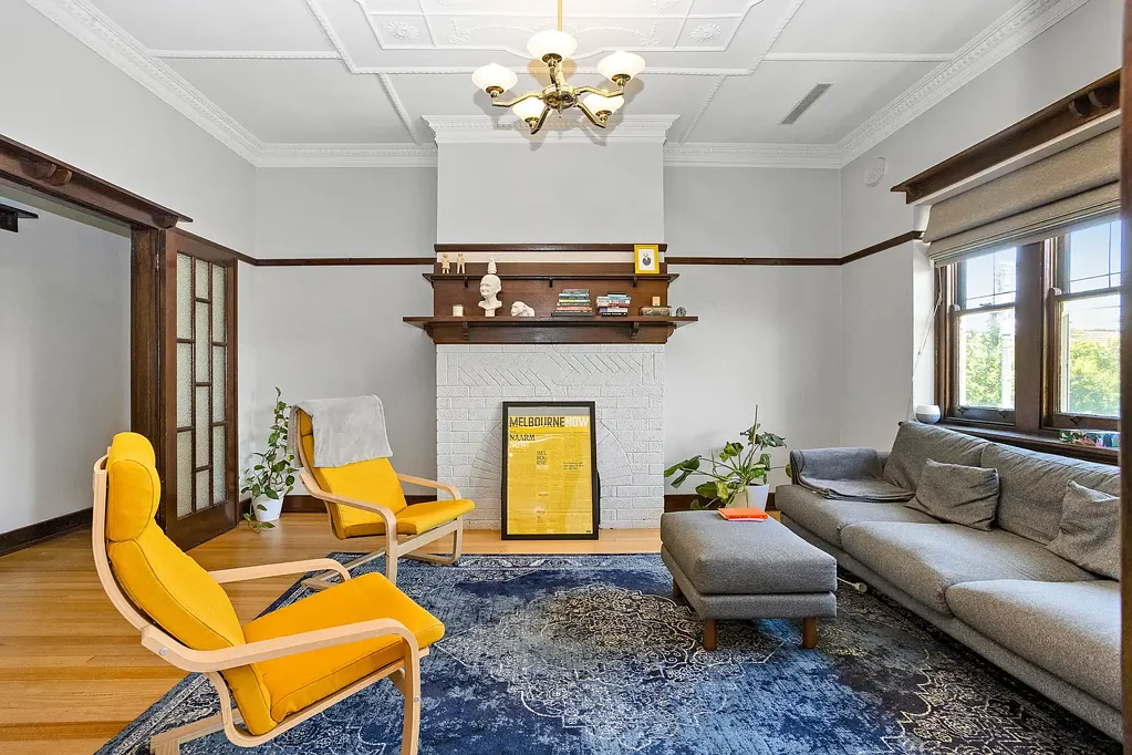 Freshly Renovated two bedroom Art Deco apartment