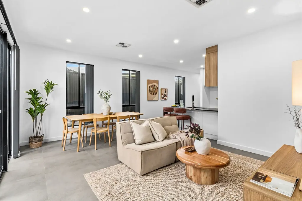 Hectorville 3房  A Lock & Leave Lifestyle Across 2 Spacious Levels.