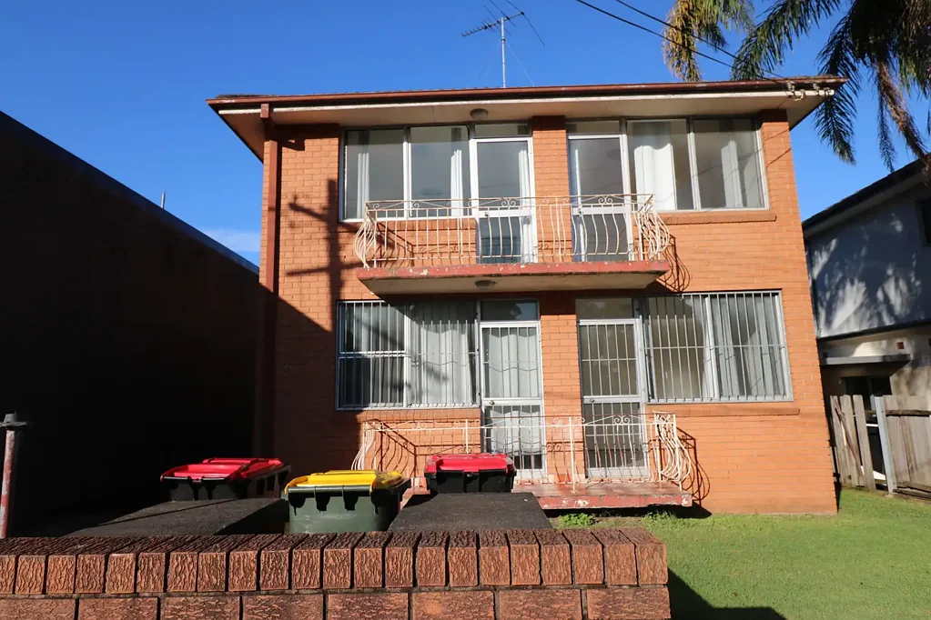 TWO BEDROOM RENOVATED UNIT IN CONVENIENT LOCATION