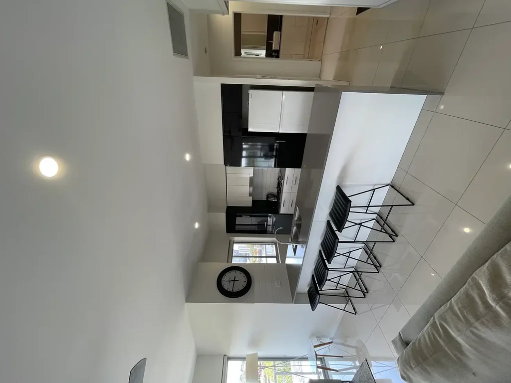 Amazing Top Floor Apartment