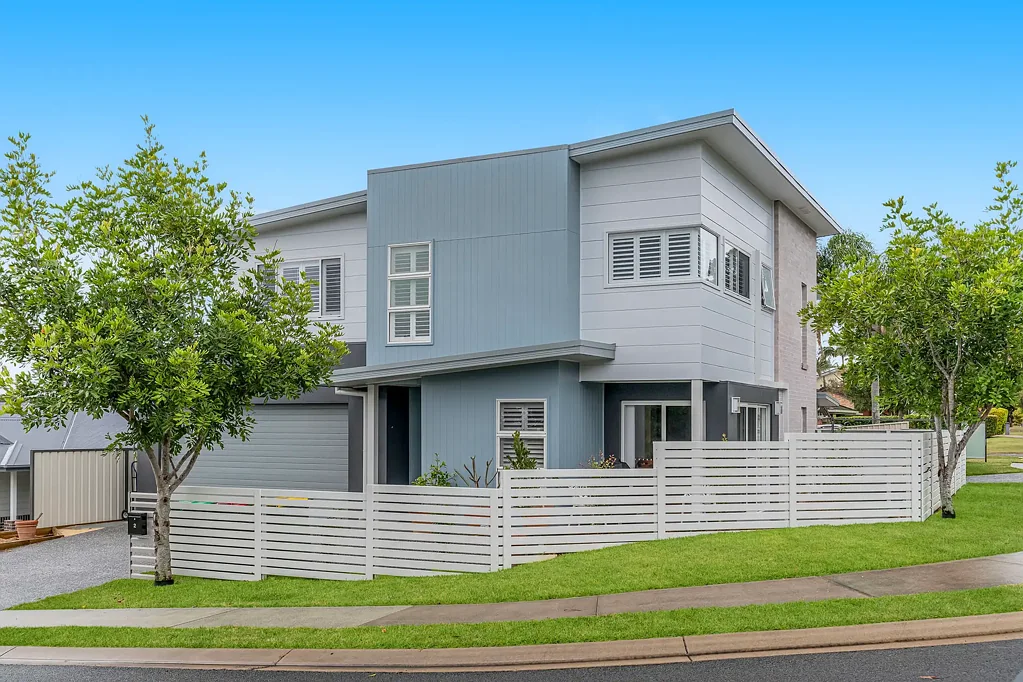 Bonny Hills 3Zimmer Modern Duplex Just A Stroll Away From The Sand