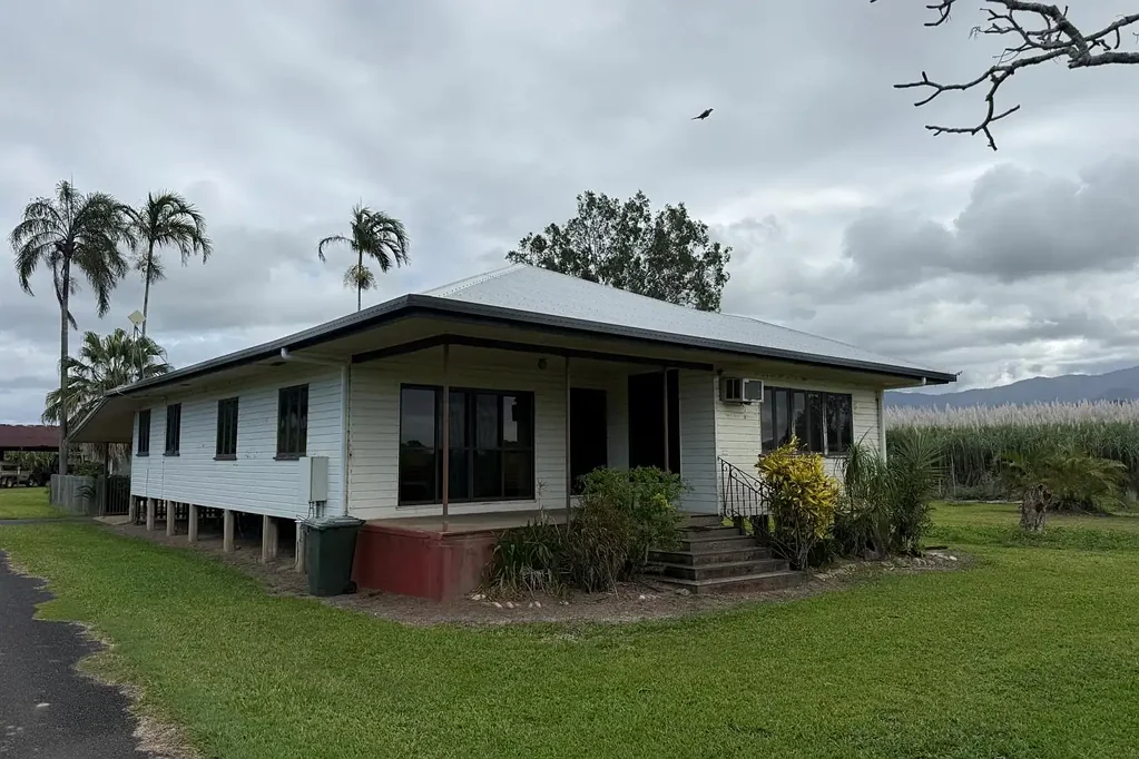 Four Bedroom Farmhouse on a Big block