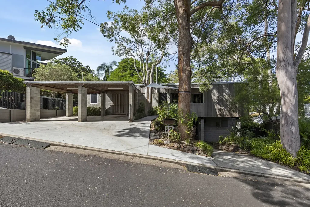 Bardon 4Moenga Loved and lived in for 50 years, now time for a new family!