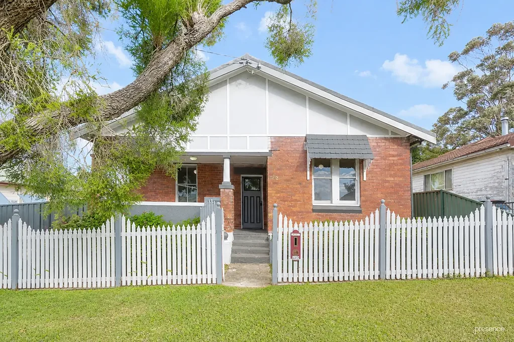 CHARMING CALIFORNIAN BUNGALOW WITH TWO BATHROOMS, TIMBER FLOORS & FULLY FENCED YARD