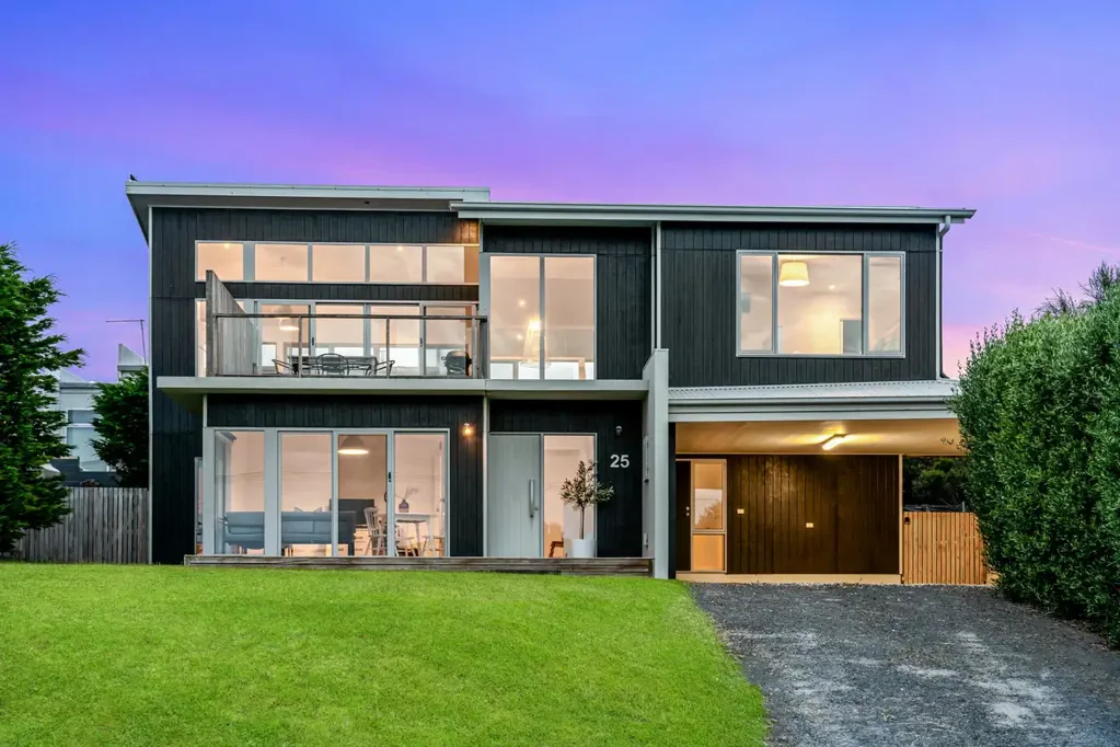 Port Fairy 4બેડરૂમ Contemporary Two-Storey Home with Ocean Views