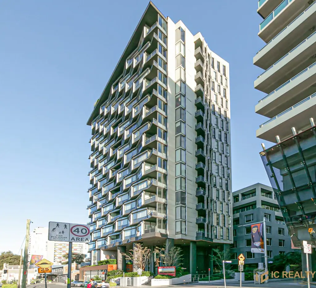LightHouse Burwood  | Luxury 3 Bedroom APT  | Burwood Center location