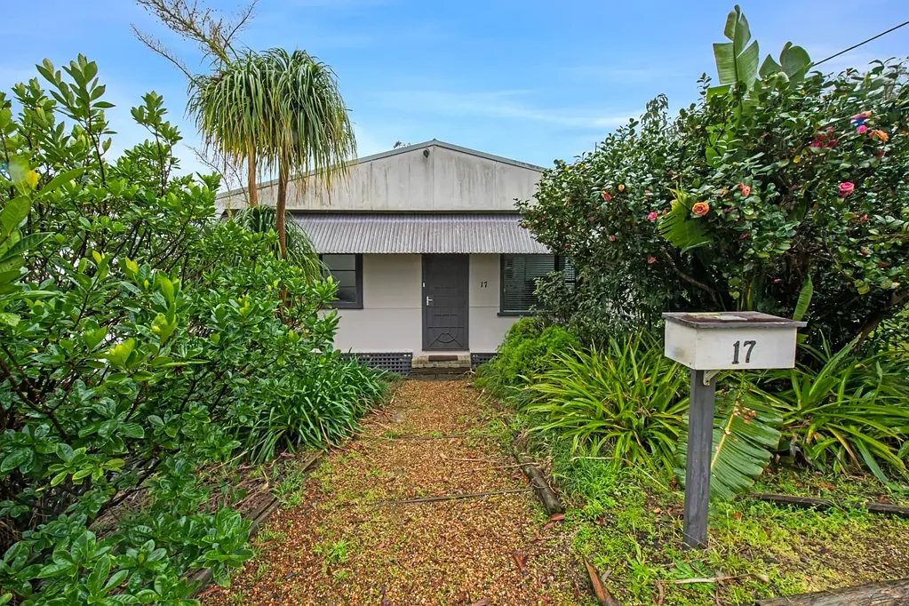 17 Jarrett Street, North Gosford, NSW 2250