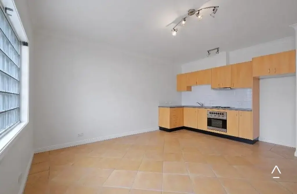 Modern One-Bedroom Apartment Opposite Stanmore Station