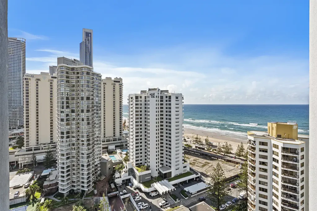 Surfers Paradise 2Zimmer Dual-Key Investment Opportunity with Ocean & Skyline Views