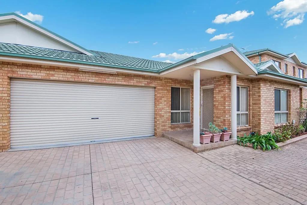 Toongabbie 3Zimmer 3 Bedroom Duplex With NO Strata - 600m Walk To Station