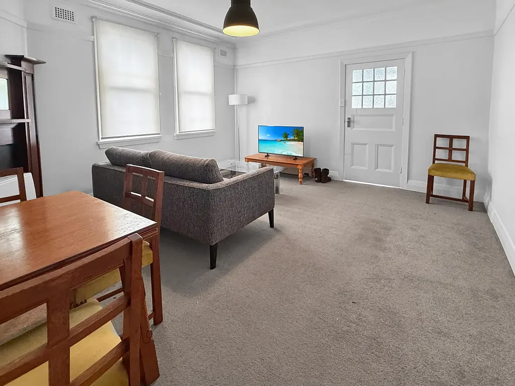 CONVENIENT LIVING IN THE HEART OF BLACKHEATH