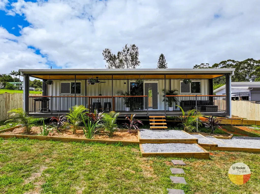 Russell Island 3 Slaapkamer BRAND NEW TURN-KEY FULLY FURNISHED CONTAINER HOME!