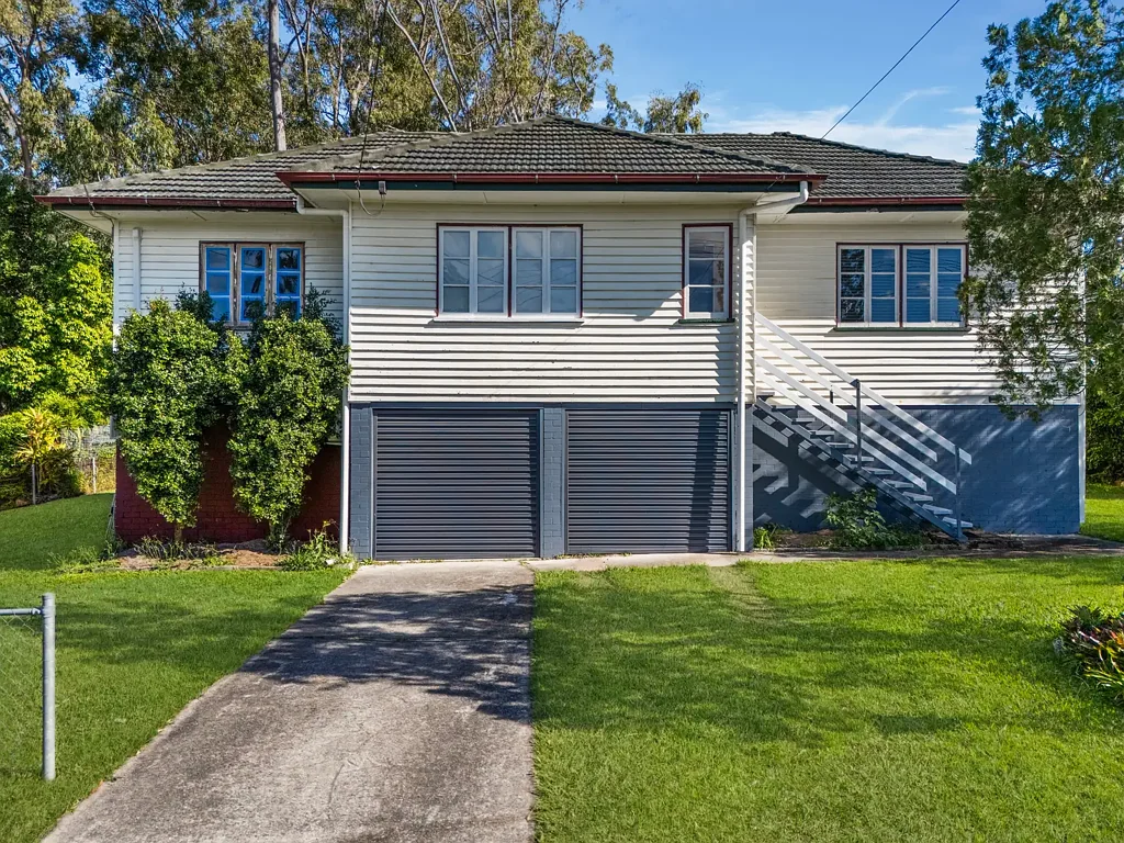 Riverview 3कमरा Charming, Light-Filled Home with Endless Possibility - 27 Caroline Street, Riverview