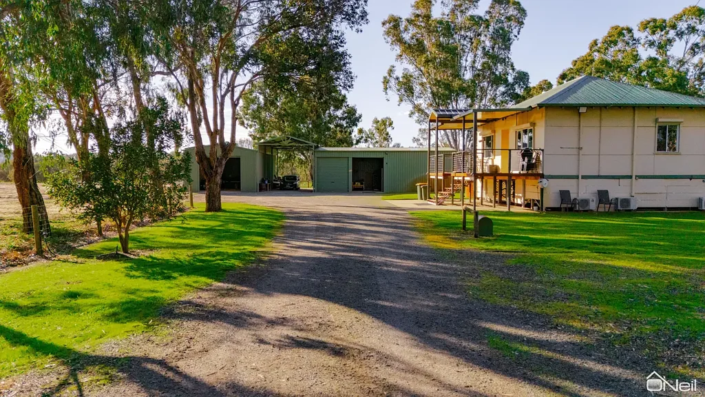 Oldbury 3 Slaapkamer Rare  Rural Lifestyle Opportunity