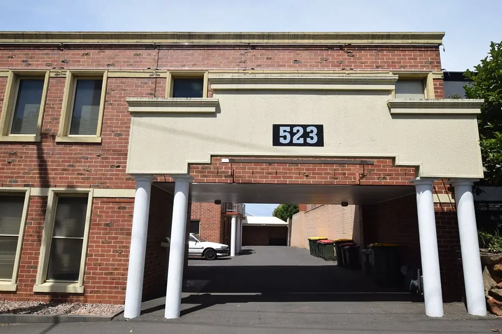 Central Furnished Apartment for Easy Living