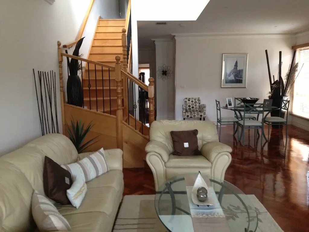 Spacious townhouse close to all amenities within the Gardenvale Primary School zone.