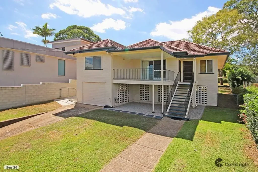 Situated in the leafy, quiet suburb of Tarragindi
