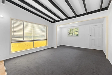 लिविंग रूम - 13 Wararba Crescent, Caboolture, QLD 4510